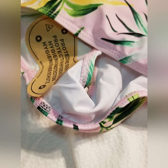 NWOT FLORAL CUT OUT MONOKINI BELTED REMOVABLE PADS LARGE - Picture 5 of 7